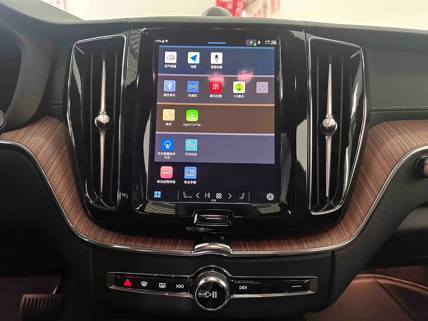 VOLVO XC60 PLUG IN HYBRID