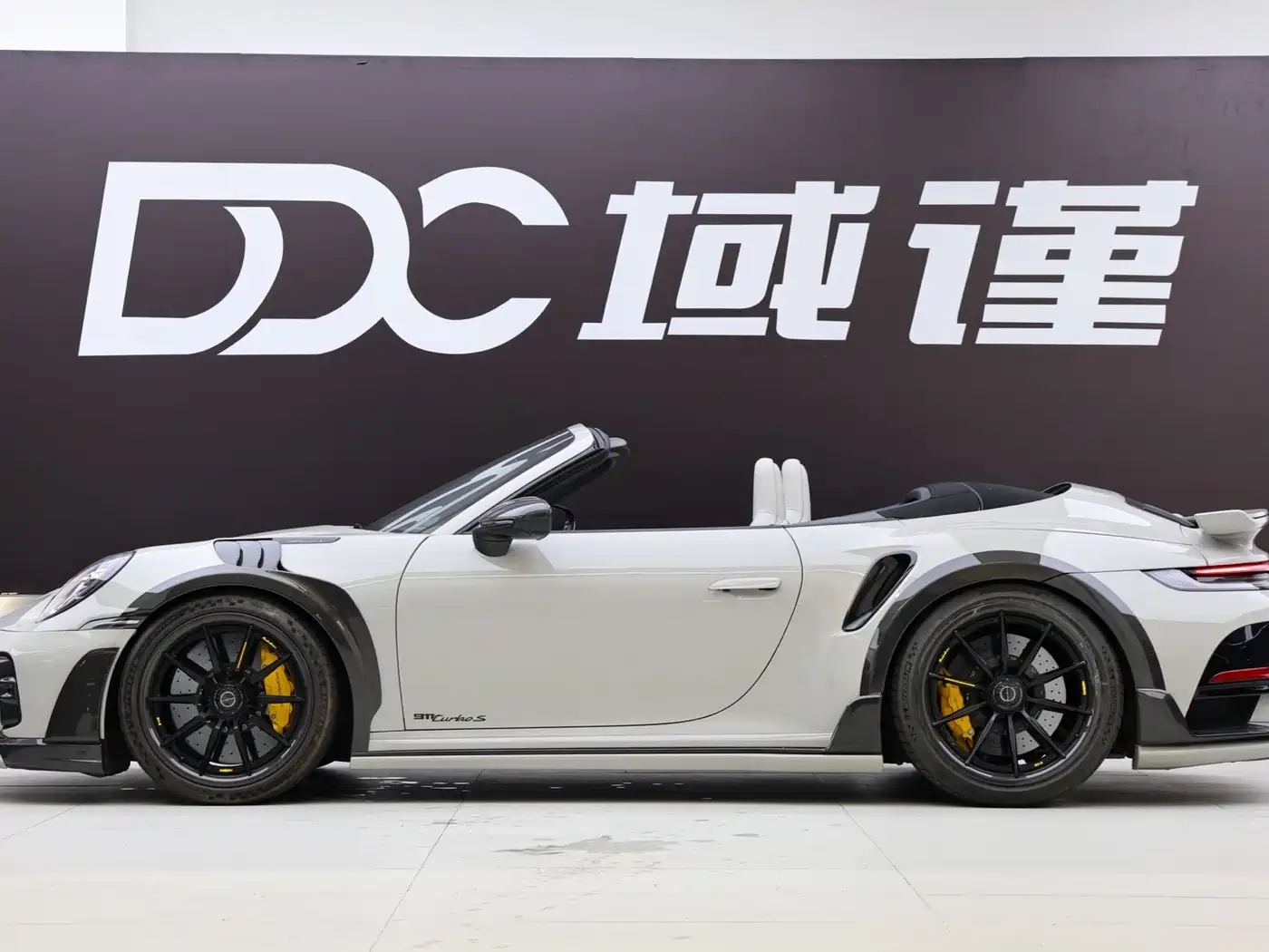 Porsche 911 2023 Turbo S Cabriolet 3.7T фото 3