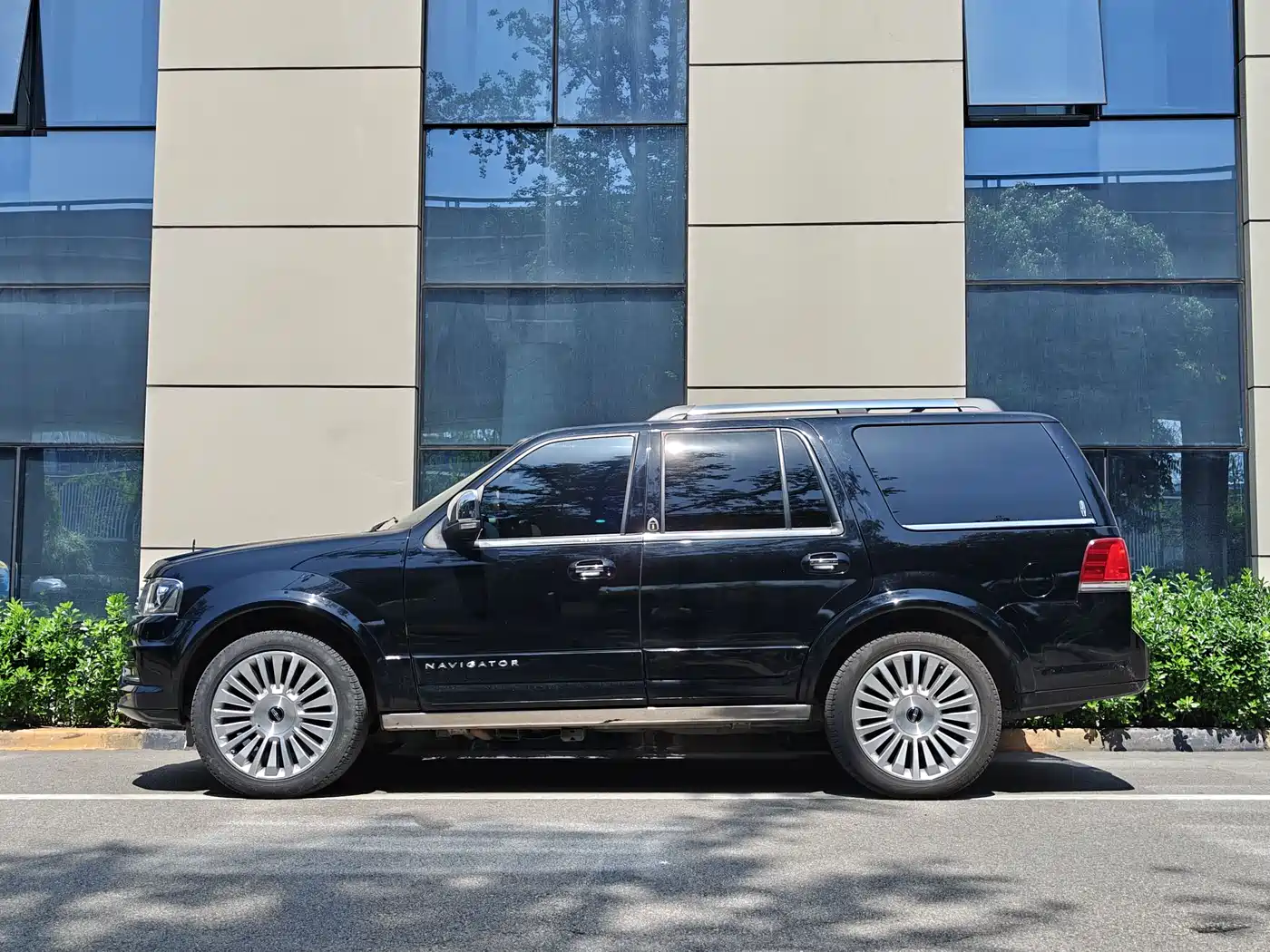 LINCOLN NAVIGATOR
