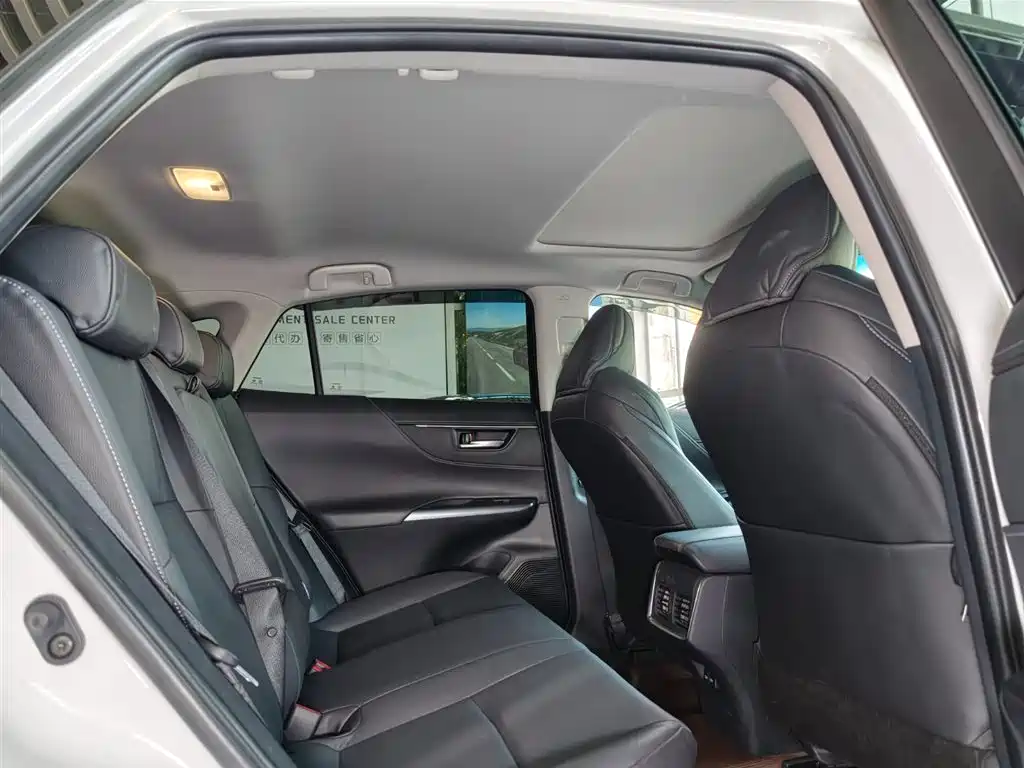 Toyota Venza 2023 2.5L Smart Hybrid FWD Luxury фото 13
