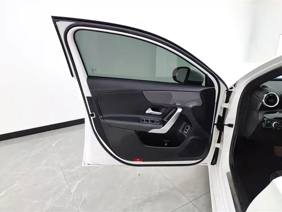 Mercedes-Benz A-Class 2019 A 180 L Sport Sedan фото 7