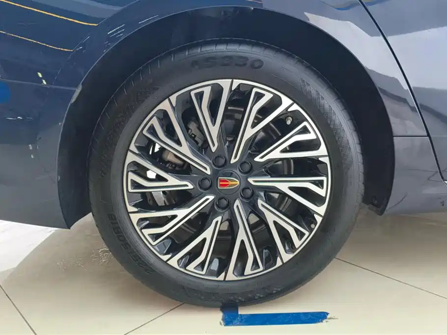 Hongqi H5 2024 2.0T Automatic Smart Connect Flag Leader Edition фото 6