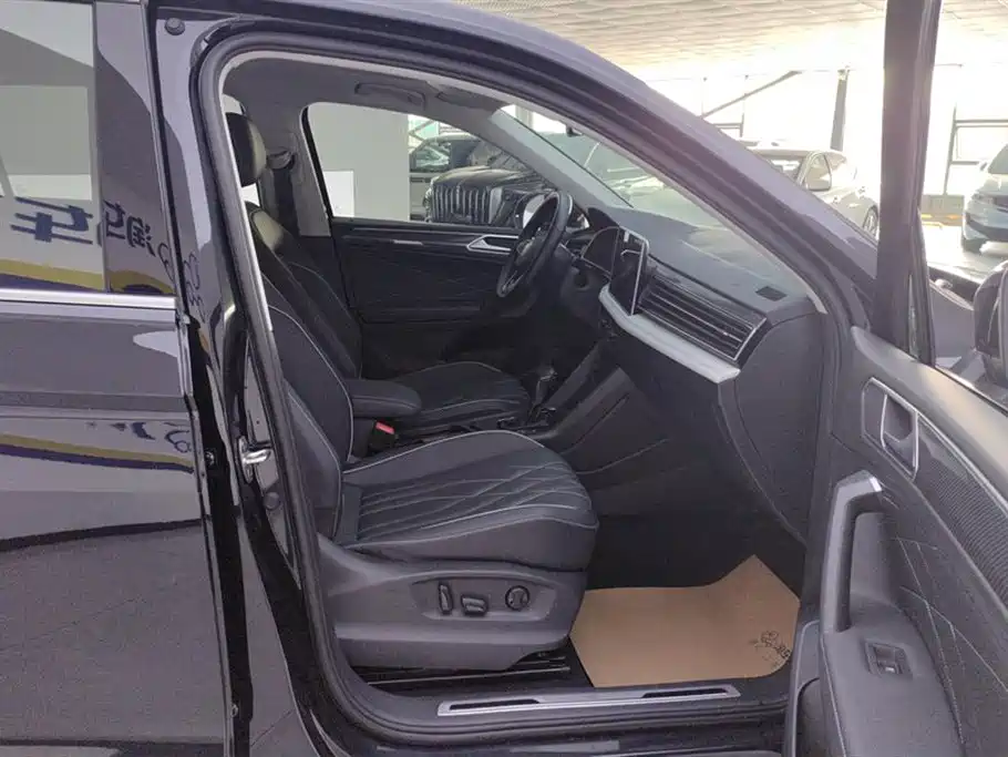 Volkswagen Tiguan L 2022 330TSI Auto 2WD R-Line Premium Edition фото 8