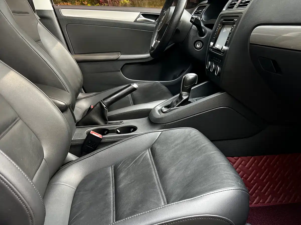 Volkswagen Sagitar 2014 Facelift 1.6L Automatic Comfort фото 5