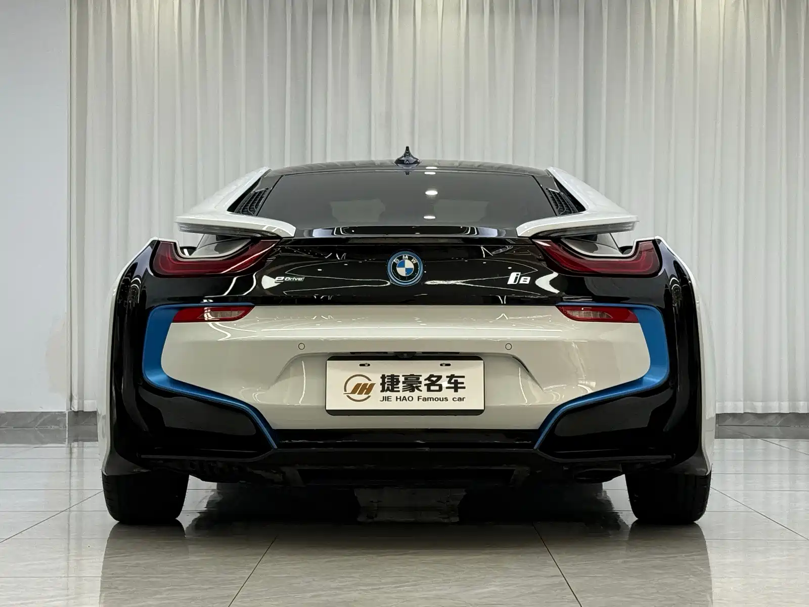 Фото 11 - BMW i8