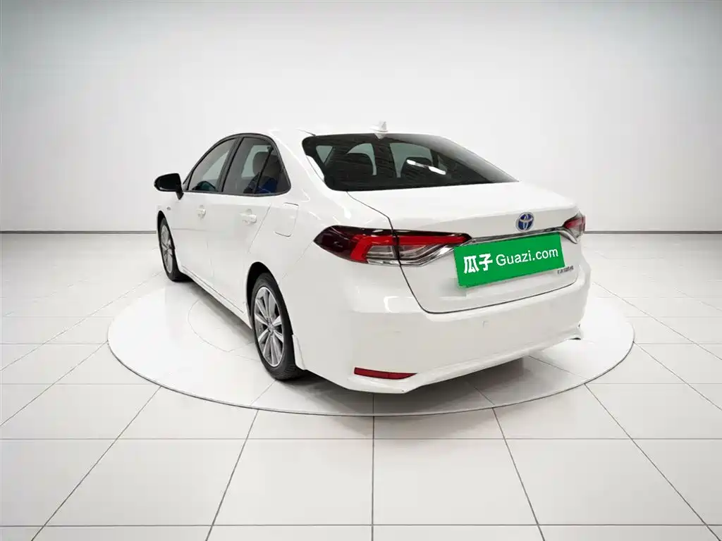 Toyota Corolla 2019 Hybrid 1.8L E-CVT GL-i Elite Edition фото 5