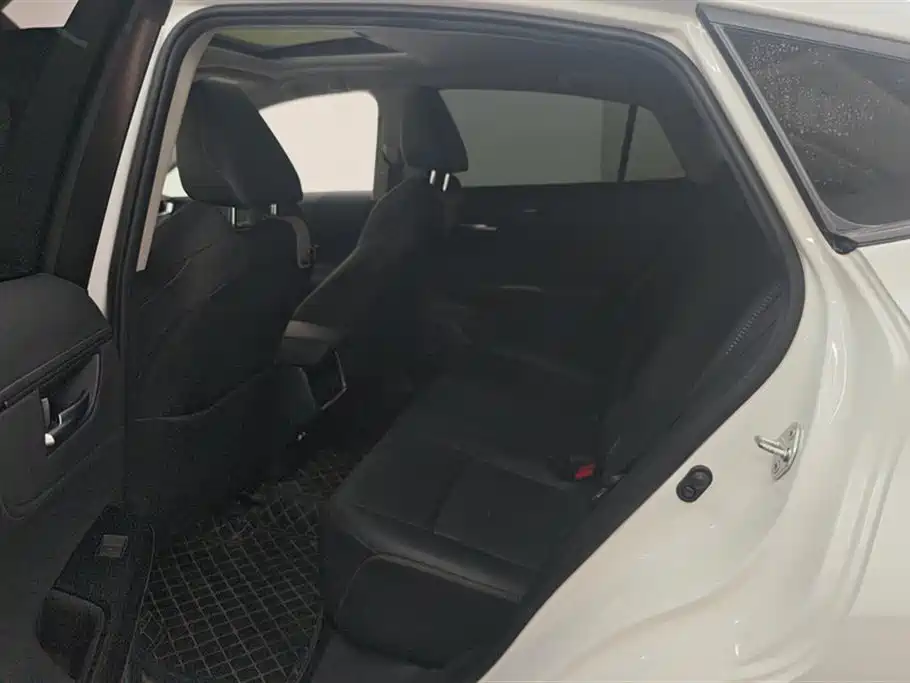 Toyota Venza 2023 2.0L CVT FWD Premium фото 11