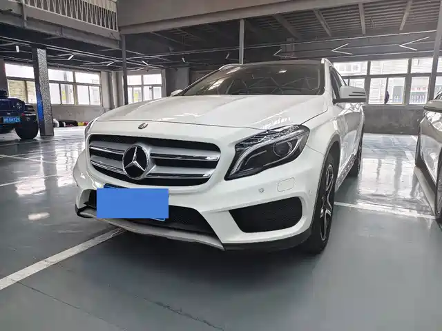 MERCEDES-BENZ GLA