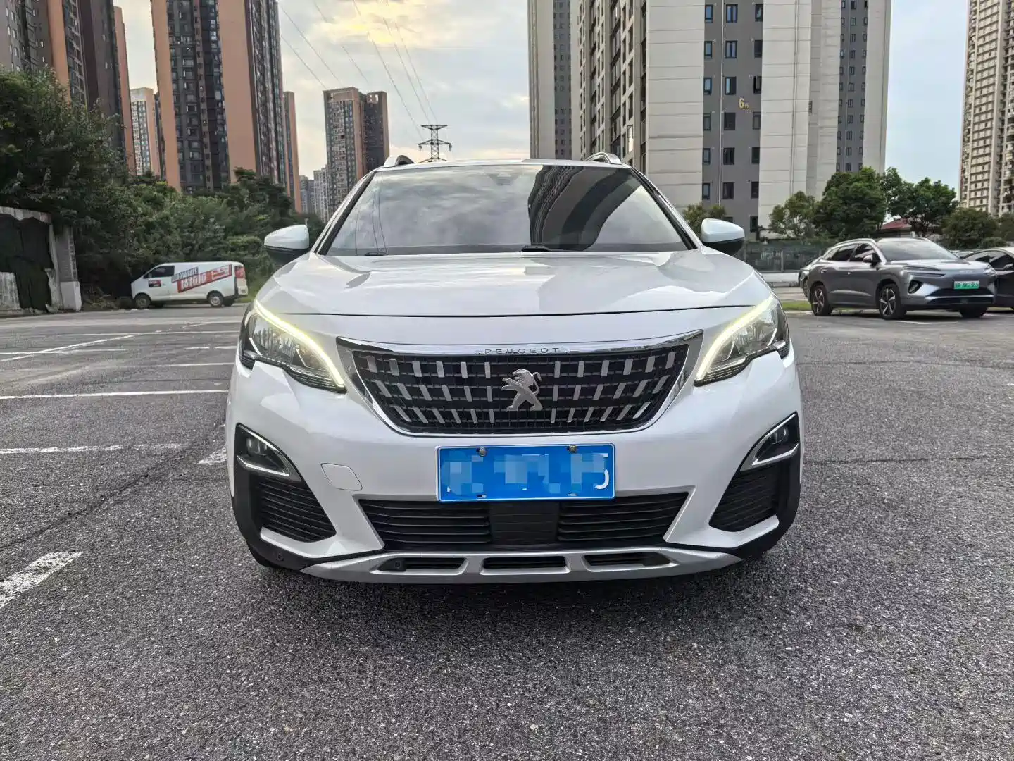 Фото 23 - Geely Vision X3