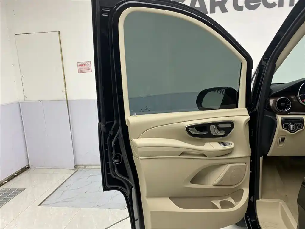 Mercedes-Benz V-Class 2022 V 260 Pilot Edition фото 16