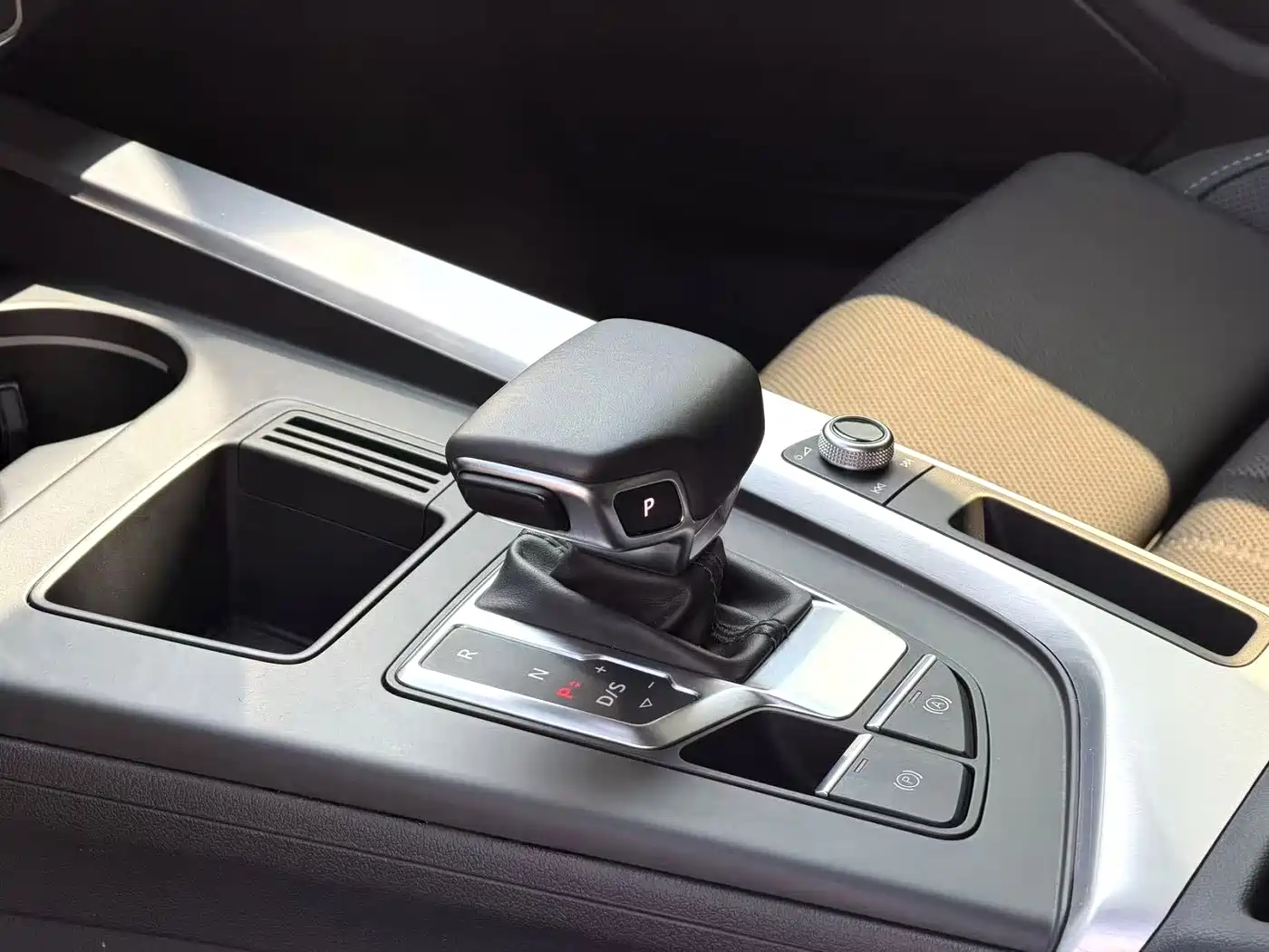 Фото 8 - Audi A4L
