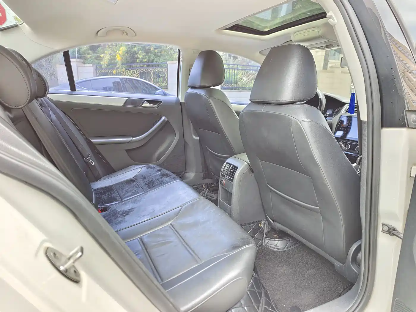 Volkswagen Sagitar 2014 Facelift 1.6L Automatic Comfort фото 11