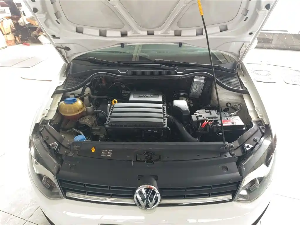 Volkswagen Polo 2016 1.4L Automatic Trend фото 20
