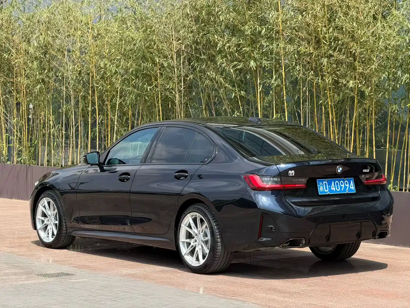 BMW 3 Series 2025 330i M Sport Night Edition фото 4