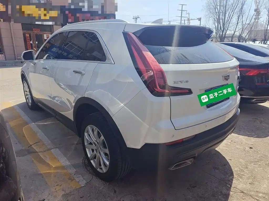 CADILLAC XT4