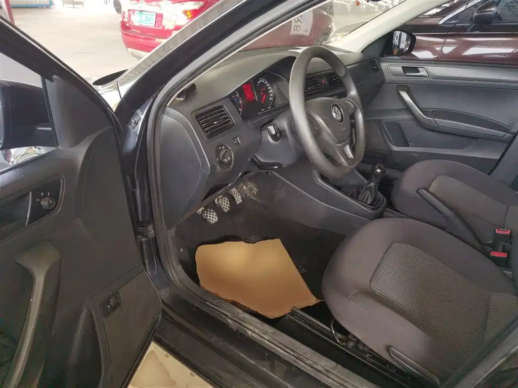 Volkswagen Santana 2016 1.6L Manual Trend Edition фото 12