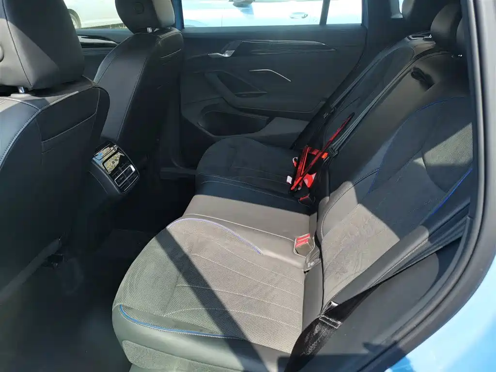 Volkswagen Tiguan L 2024 PRO 380TSI 4WD R-Line Premium Edition фото 17