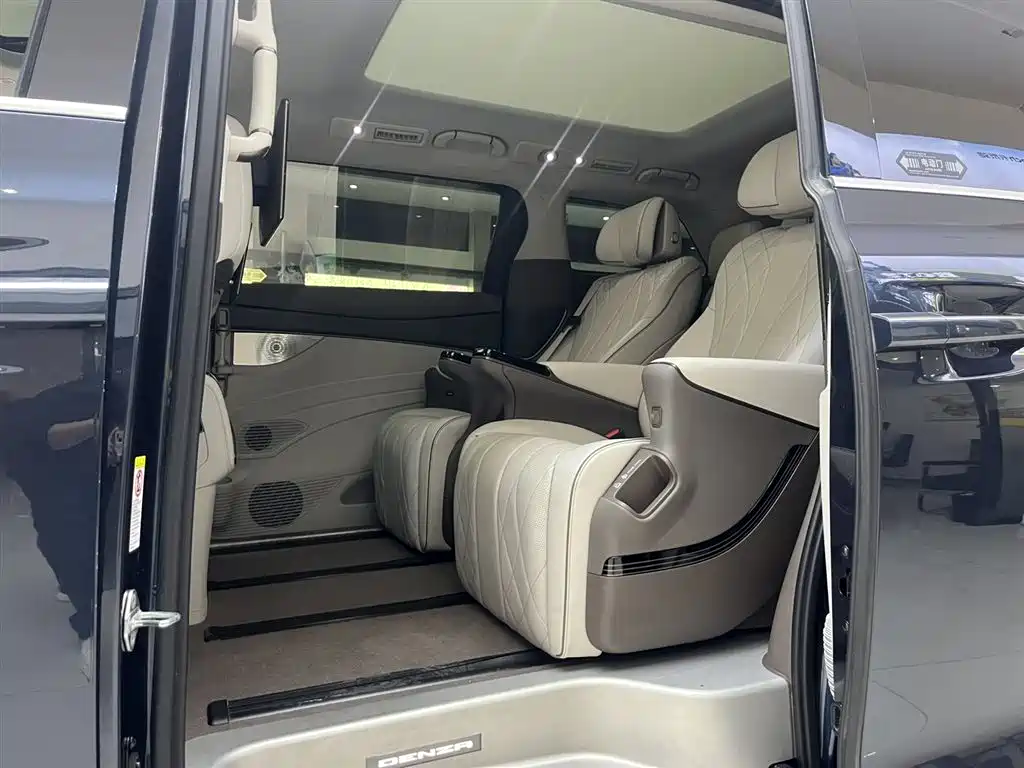 Denza D9 2022 DM-i 970 All-Wheel Drive Honor Edition фото 16