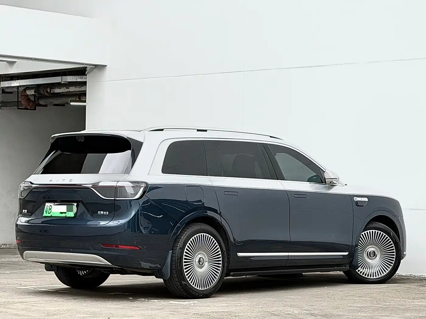 AITO Wenjie AITO M9 2025 Extended Range Ultra 52kWh 6-Seater фото 9