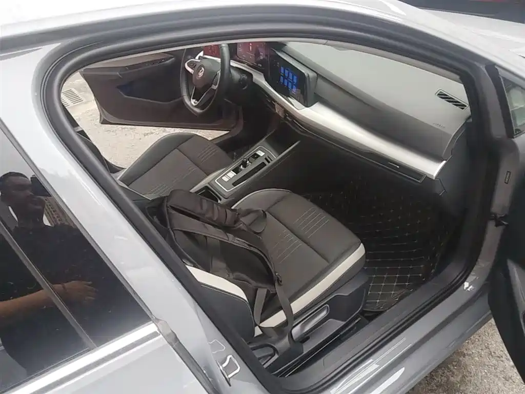 Volkswagen Golf 2023 Facelift 280TSI DSG Pro фото 11
