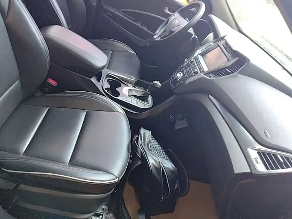 Фото 25 - Hyundai Santa Fe