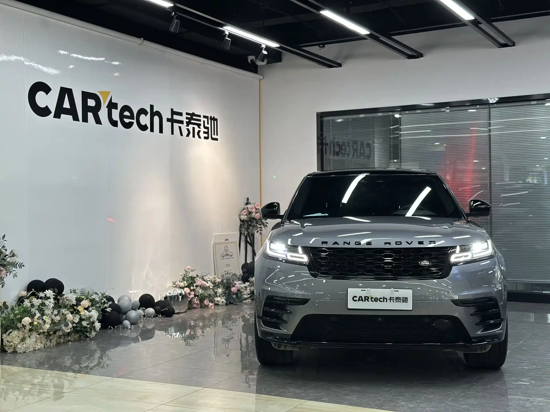 Фото 3 - Land Rover Range Rover Velar