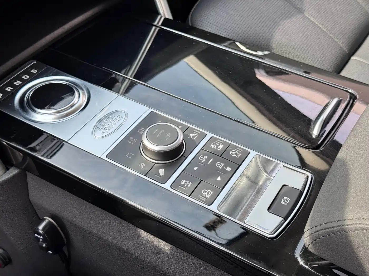 Land Rover Discovery 2019 3.0 SC V6 HSE фото 10