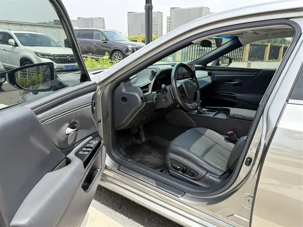 Lexus ES 2022 200 Excellence Edition фото 11