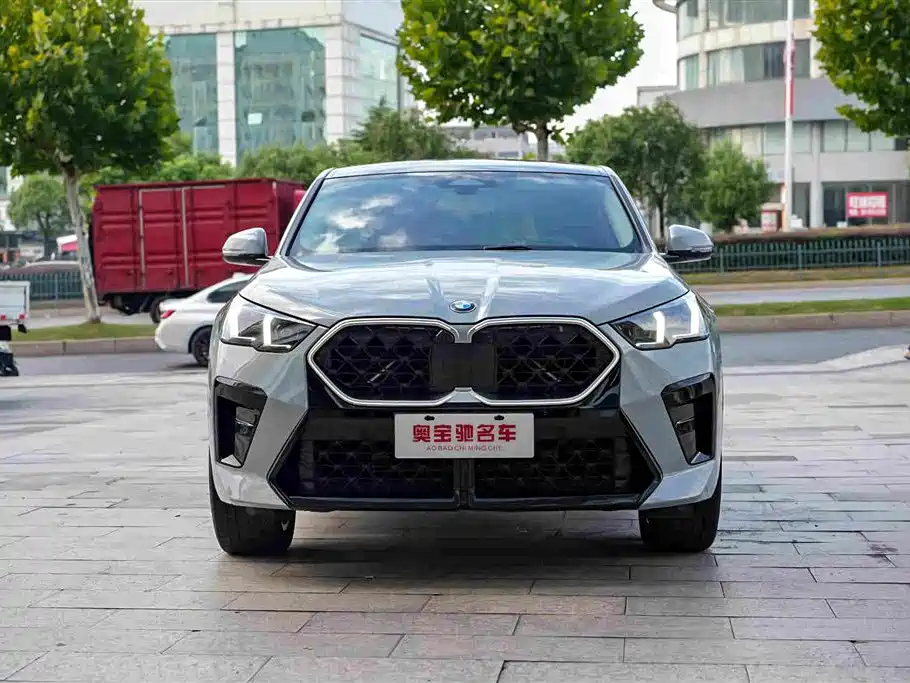 Photo 2 - BMW X2 (Import)