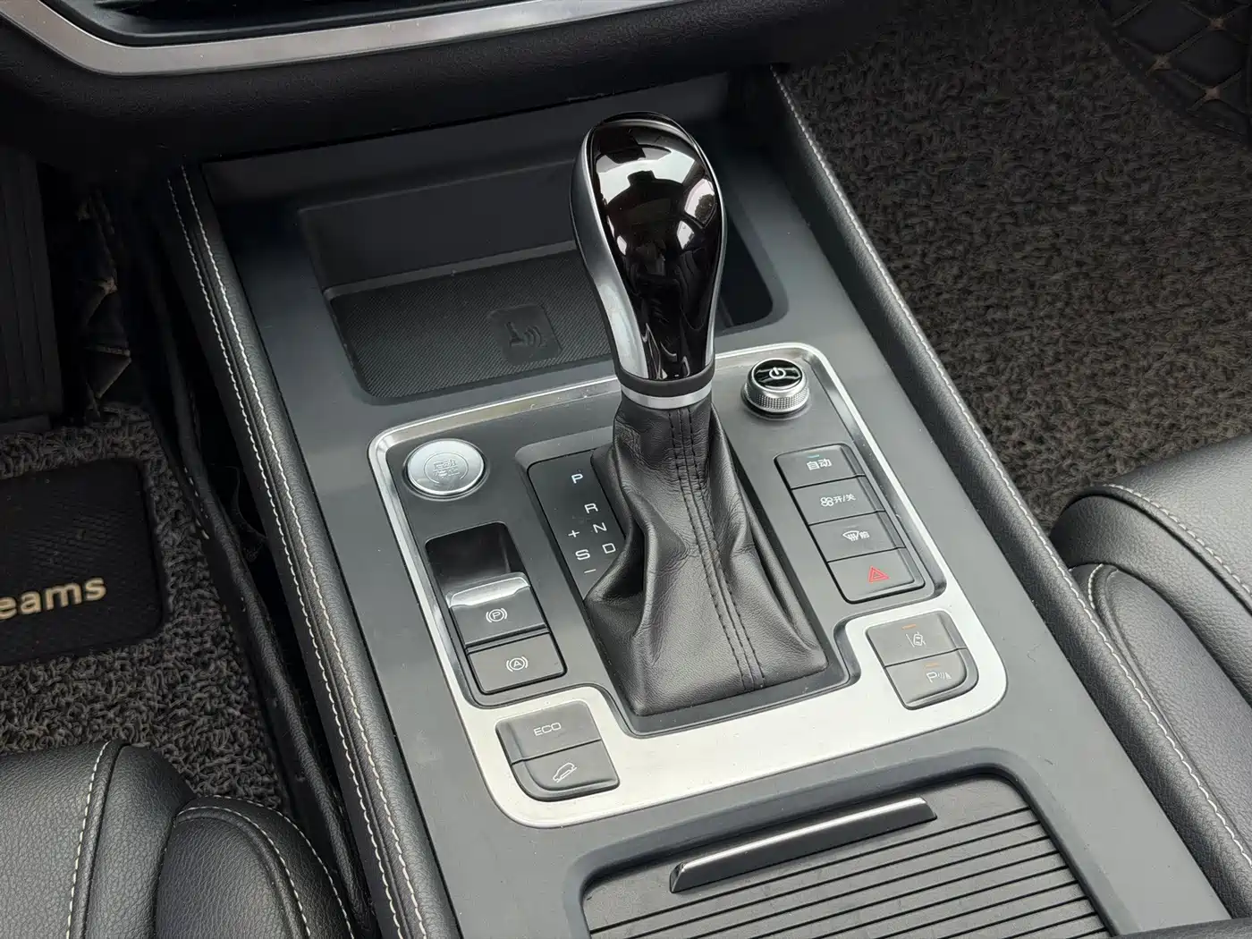 BYD Tang 2018 2018 2.0T Automatic Smart Connection Honor Edition 7-Seater China V