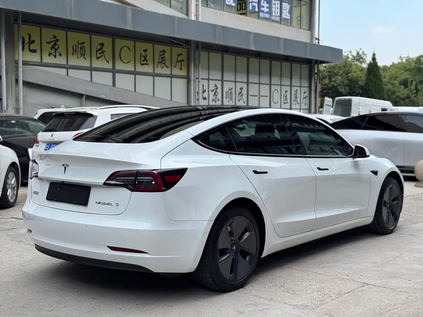 Фото 14 - Tesla Model 3