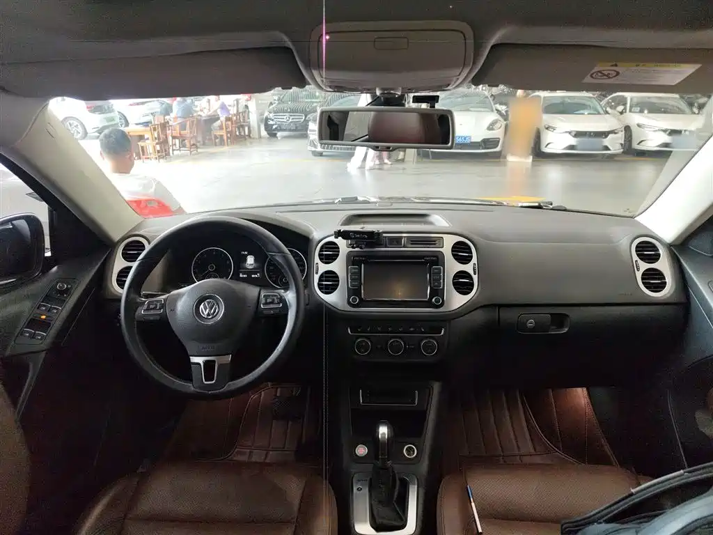 Volkswagen Tiguan 2015 2.0TSI Automatic 4WD Luxury фото 10