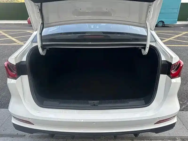 Photo 13 - Roewe i5