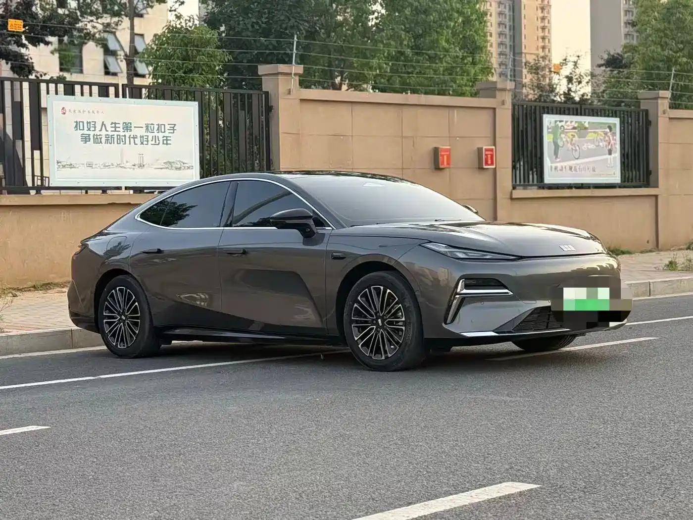 Geely Galaxy Galaxy Xingyao 8 2025 130km EM-i Premium Edition фото 3