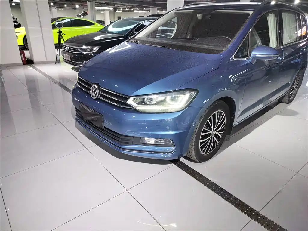 Volkswagen Touran 2018 Touran L 280TSI DSG Luxury 7-seater фото 24