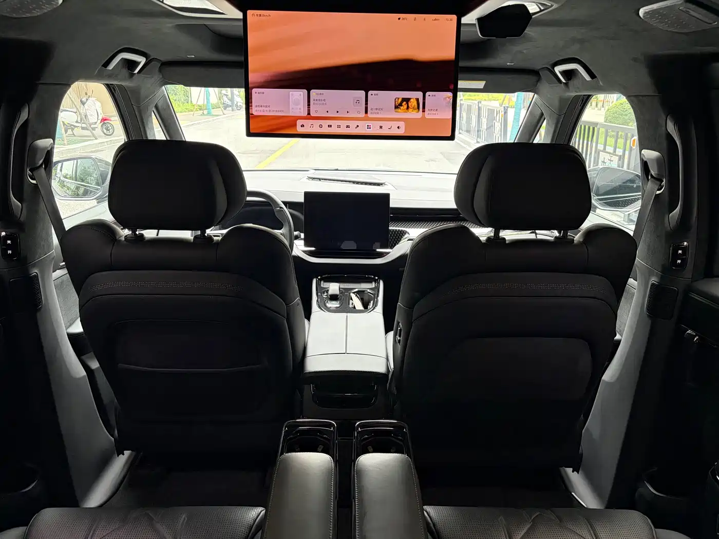 ZEEKR 009 2025 2024 6-seat Executive AWD 108kWh