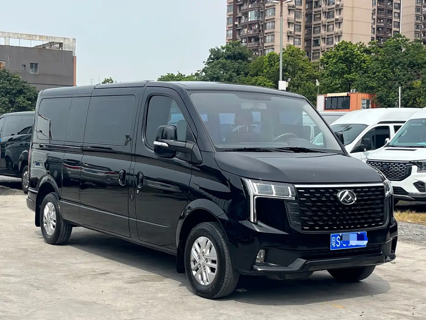 SAIC Maxus Xintu V80 2025 2025 PRO Aoyun 2.0T AMT Long Wheelbase Ultra-Low Roof 6/7/8/9-Seater