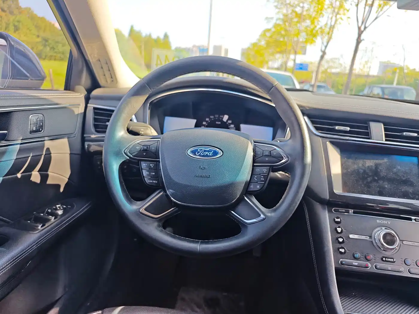Фото 15 - Ford Taurus