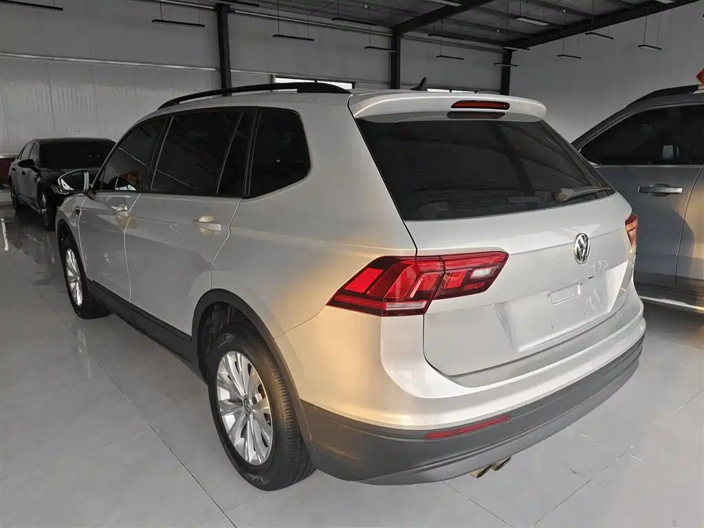 Volkswagen Tiguan L 2017 330TSI Automatic 2WD Trend Edition фото 23