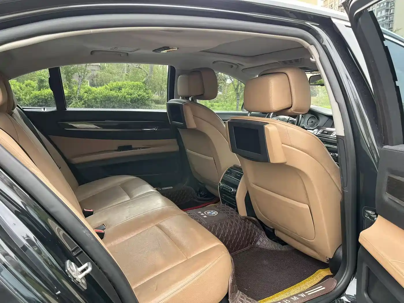 BMW 7 Series 2009 Model 740Li Leading Edition фото 11