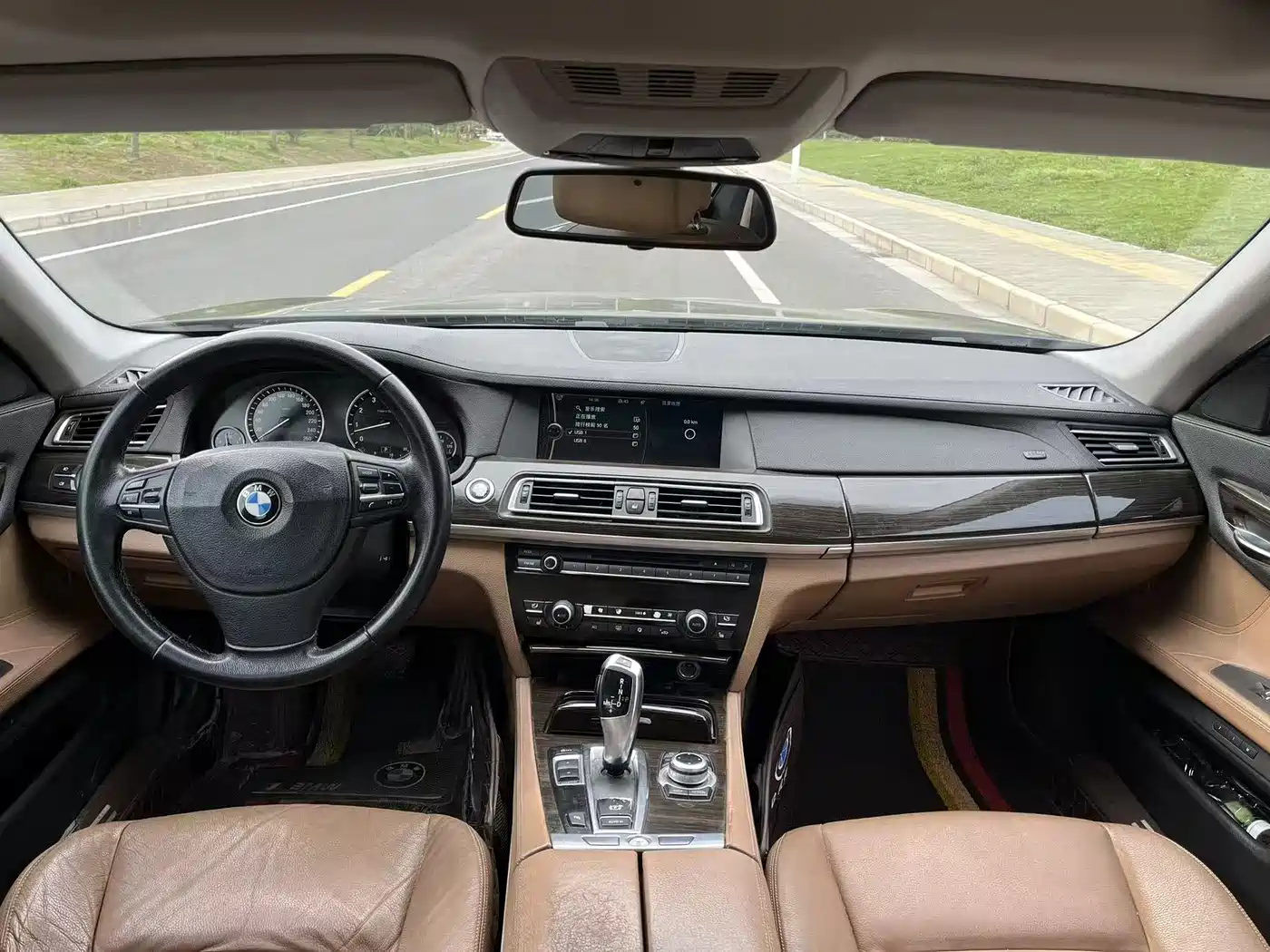 BMW 7 Series 2009 Model 740Li Leading Edition фото 12