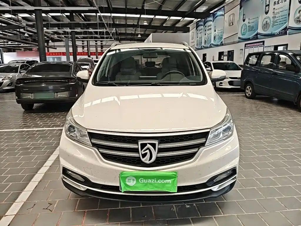 Baojun 730 2020 2019 1.5T CVT Fashion Edition 7-Seater China VI
