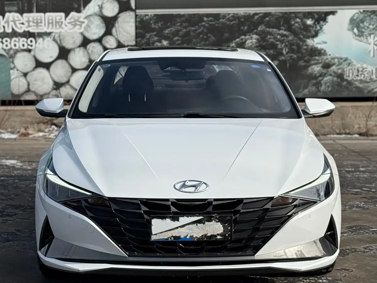 Hyundai Elantra 2022 1.5L CVT LUX Premium Edition