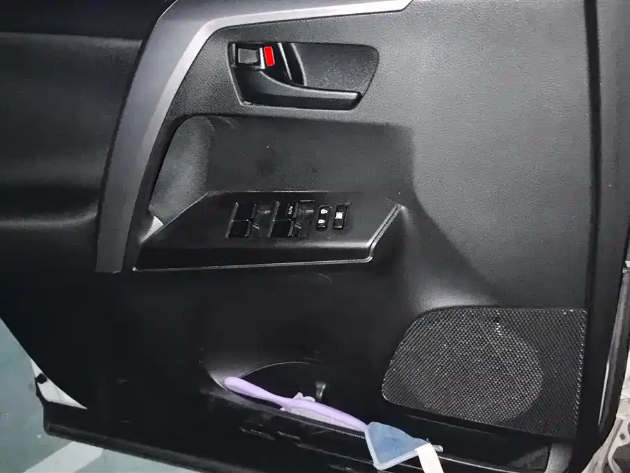 Toyota RAV4 Rongfang 2016 2.0L CVT 2WD Trend (China V) фото 7