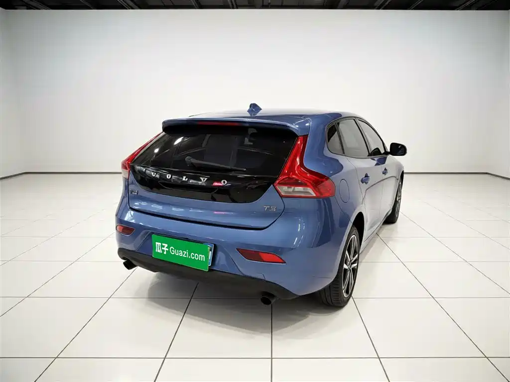 Фото 5 - Volvo V40