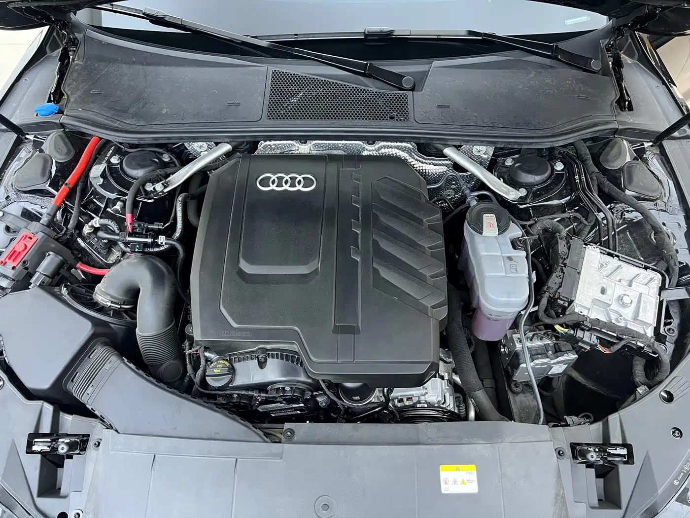 Audi A7L 2024 45 TFSI quattro S-line Black Warrior Edition фото 18