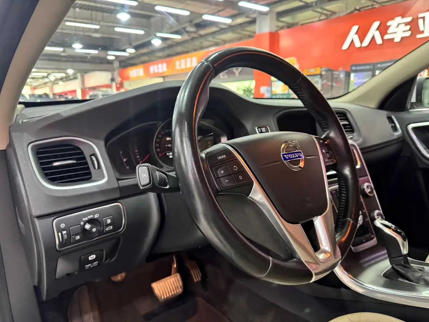 Volvo V60 2013 2014 T5 Zhiyi Edition