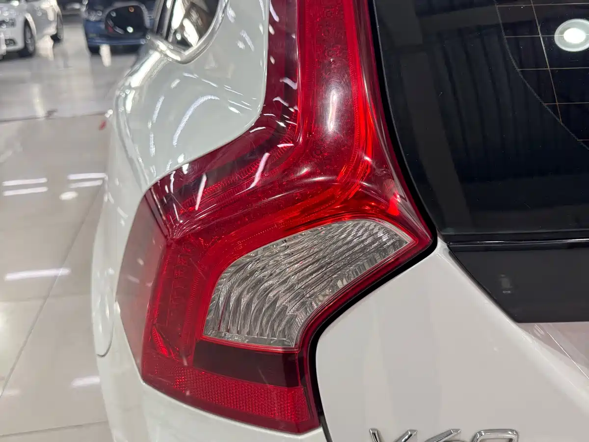Volvo V60 2013 2014 T5 Zhiyi Edition