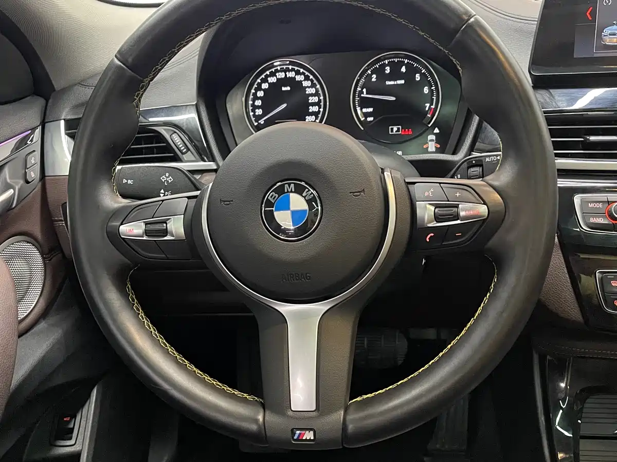 Photo 4 - BMW X2