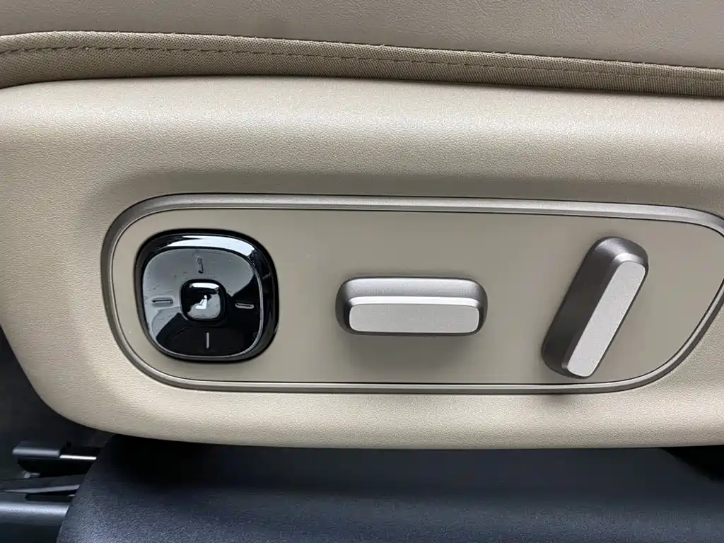 Li Auto Li i8 2026 2025 Standard Edition